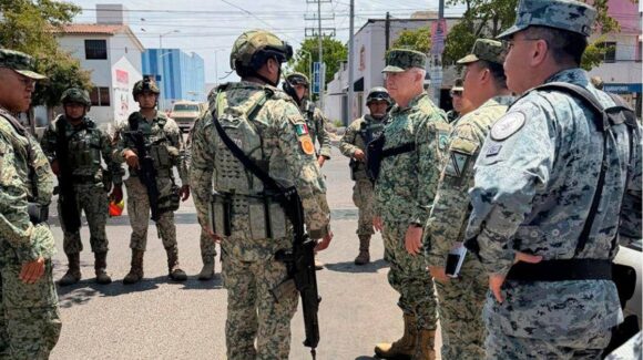 ¡Están en Sinaloa! Los generales Trevilla y Briseño recorren las calles de Culiacán y supervisan operativos