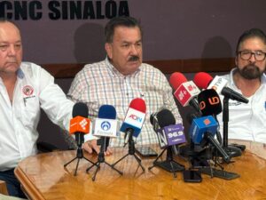 Germán Escobar, integrante del CNC, en conferencia de prensa