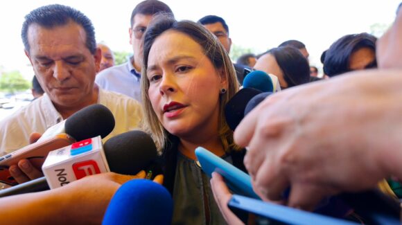 Gobierno de Sinaloa arropa a familia afectada por enfrentamiento en Escuinapa; Yeraldine envía apoyo inmediato