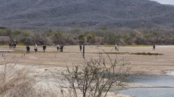 Investigan hallazgo de tres osamentas en fosas clandestinas localizadas en el ejido Matadero, en El Rosario, Sinaloa