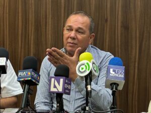 Héctor Hallal, representante de los locatarios afectados tras incendio en plaza de Los Mochis