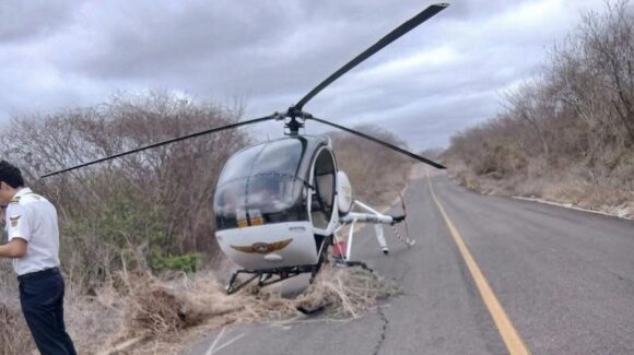 Helicóptero realiza aterrizaje de emergencia en Mazatlán; piloto y alumno resultan ilesos