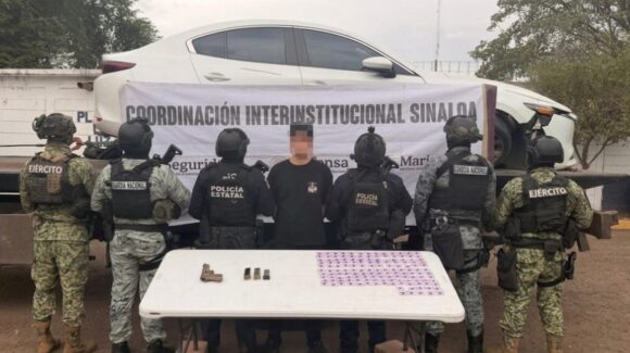Detienen a robacarros en Culiacán, Sinaloa, tras intentar darse a la fuga; le decomisan un arma, droga y ‘ponchallantas’
