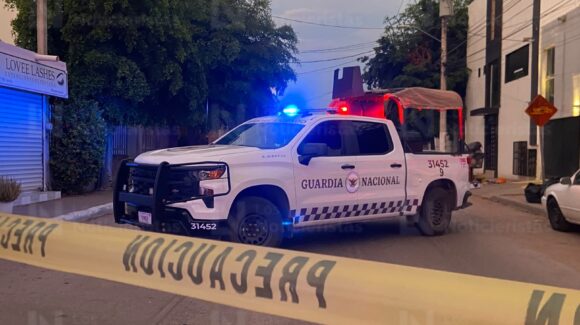 En la entrada de una casa, ejecutan a balazos a un hombre en la colonia Obrera Campesino, al norte de Culiacán