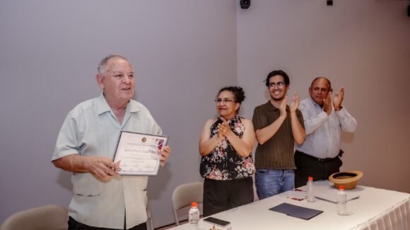 ¡Ovación para una leyenda! Mazatlán, Sinaloa rinde homenaje al maestro Antonio González y al legado eterno del Coro Ángela Peralta