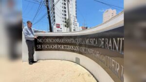 Homenaje a Cruz Lizárraga
