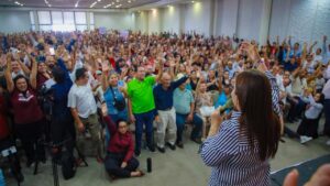 Imelda Castro en asamblea informativa