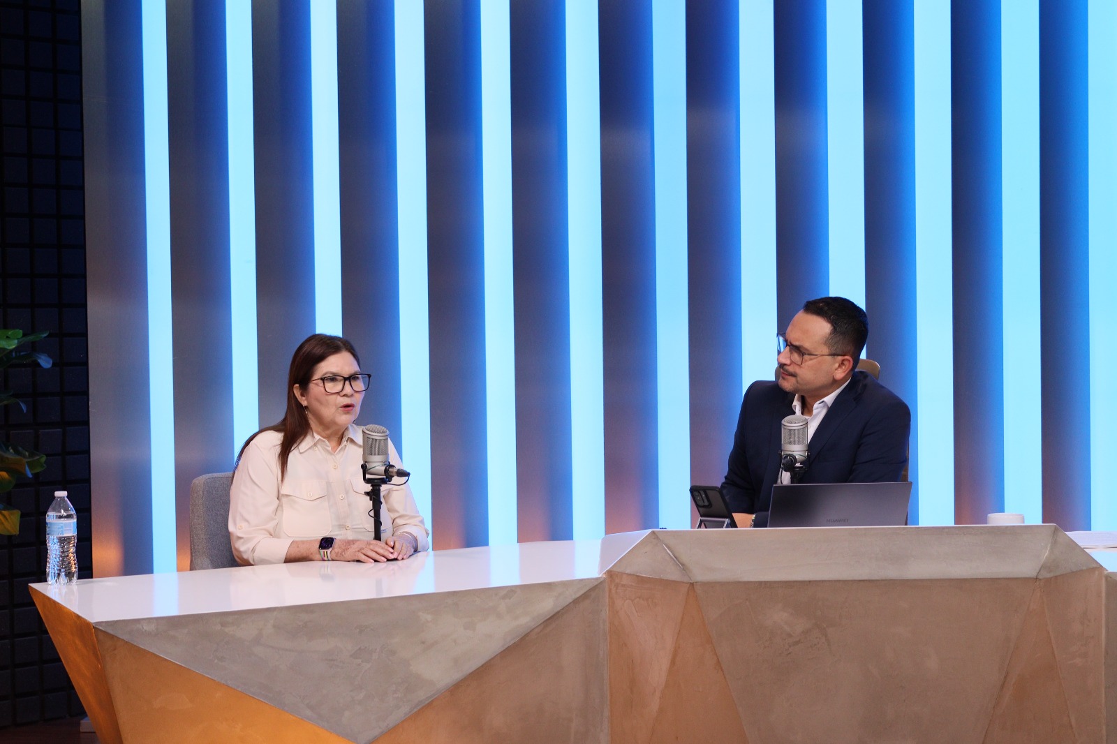 Imelda Castro en entrevista con Omar de la Rocha en Los Noticieristas