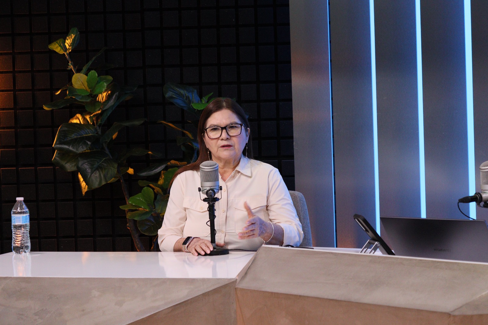 Imelda Castro en entrevista con Omar de la Rocha en Los Noticieristas