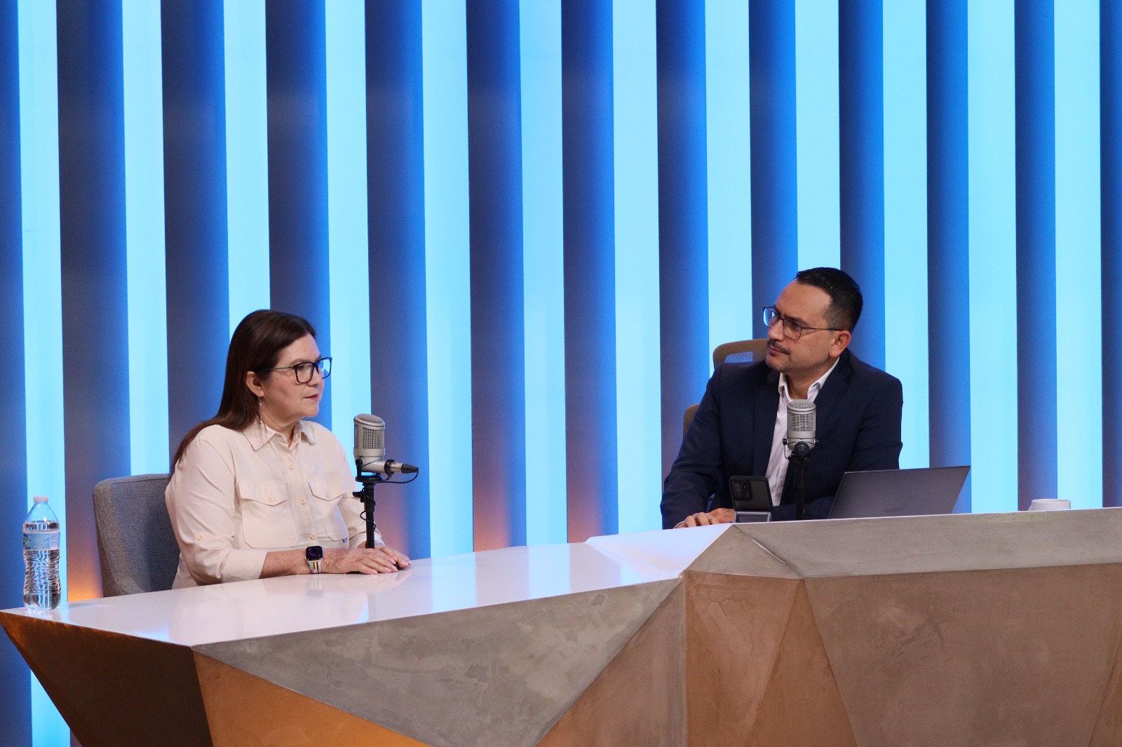 Imelda Castro en entrevista con Omar de la Rocha en Los Noticieristas