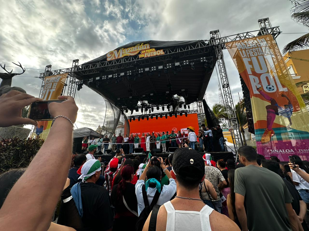 Inauguran Mazatlán, La fiesta del futbol