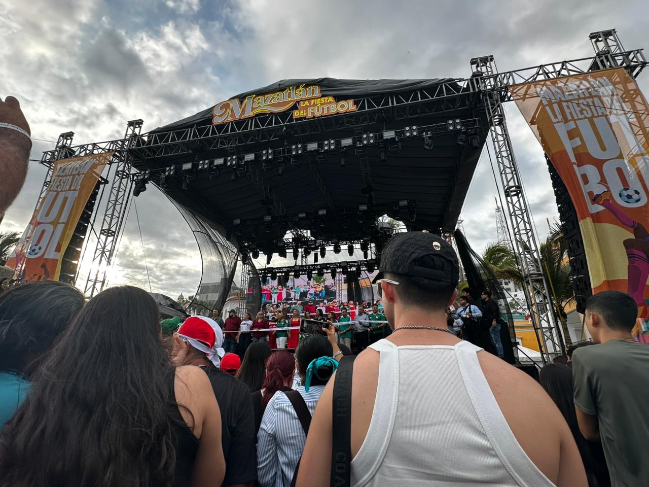 Inauguran Mazatlán, La fiesta del futbol