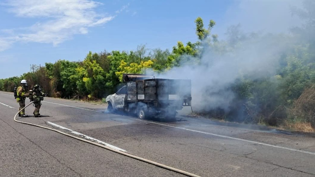 Incendio de unidad con gas LP en la México 15, en Guasave