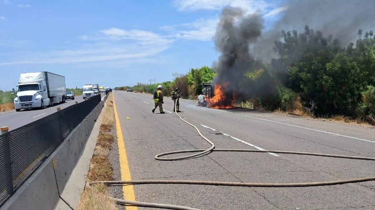 Incendio de unidad con gas LP en la México 15, en Guasave