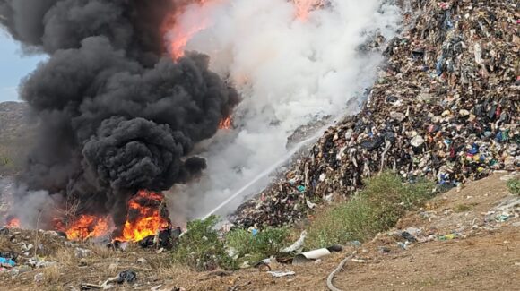 Se registra fuerte incendio en el basurón municipal de Mazatlán, Sinaloa