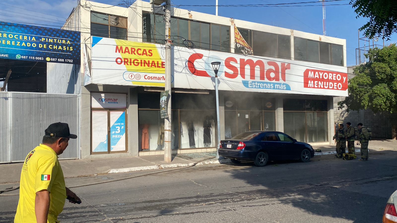 Incendio consume tienda de ropa en el Centro de Guasave