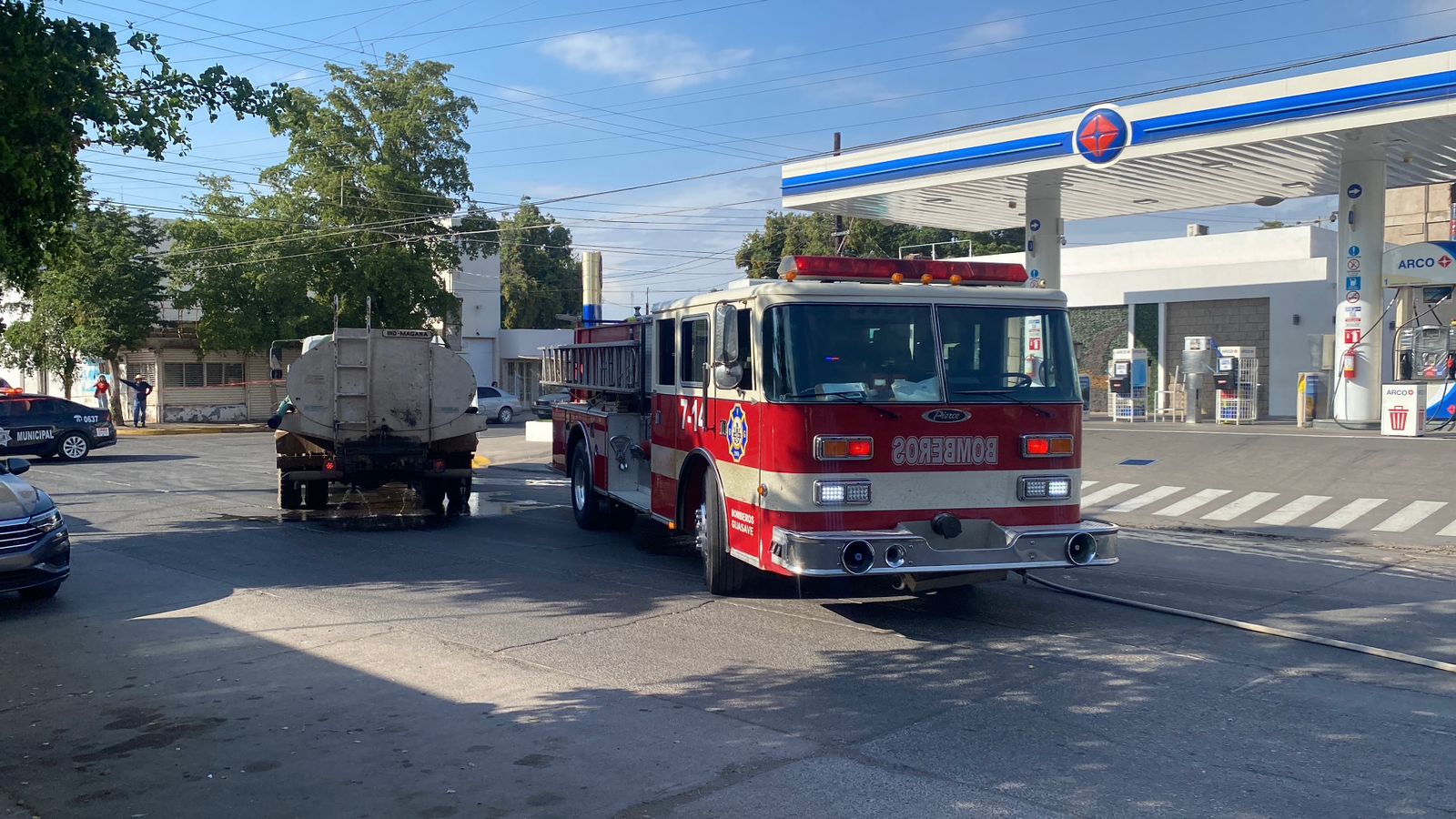 Incendio consume tienda de ropa en el Centro de Guasave