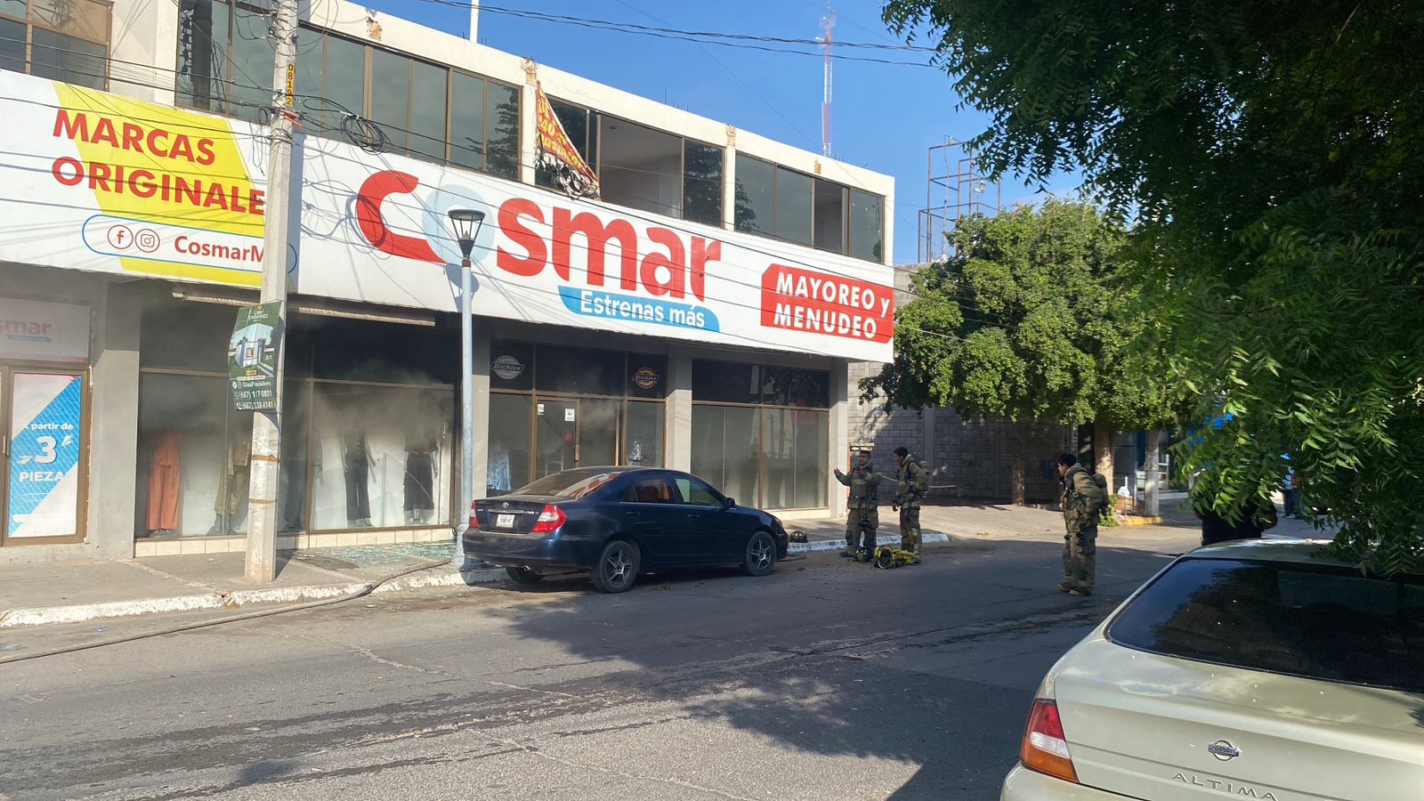 Incendio consume tienda de ropa en el Centro de Guasave