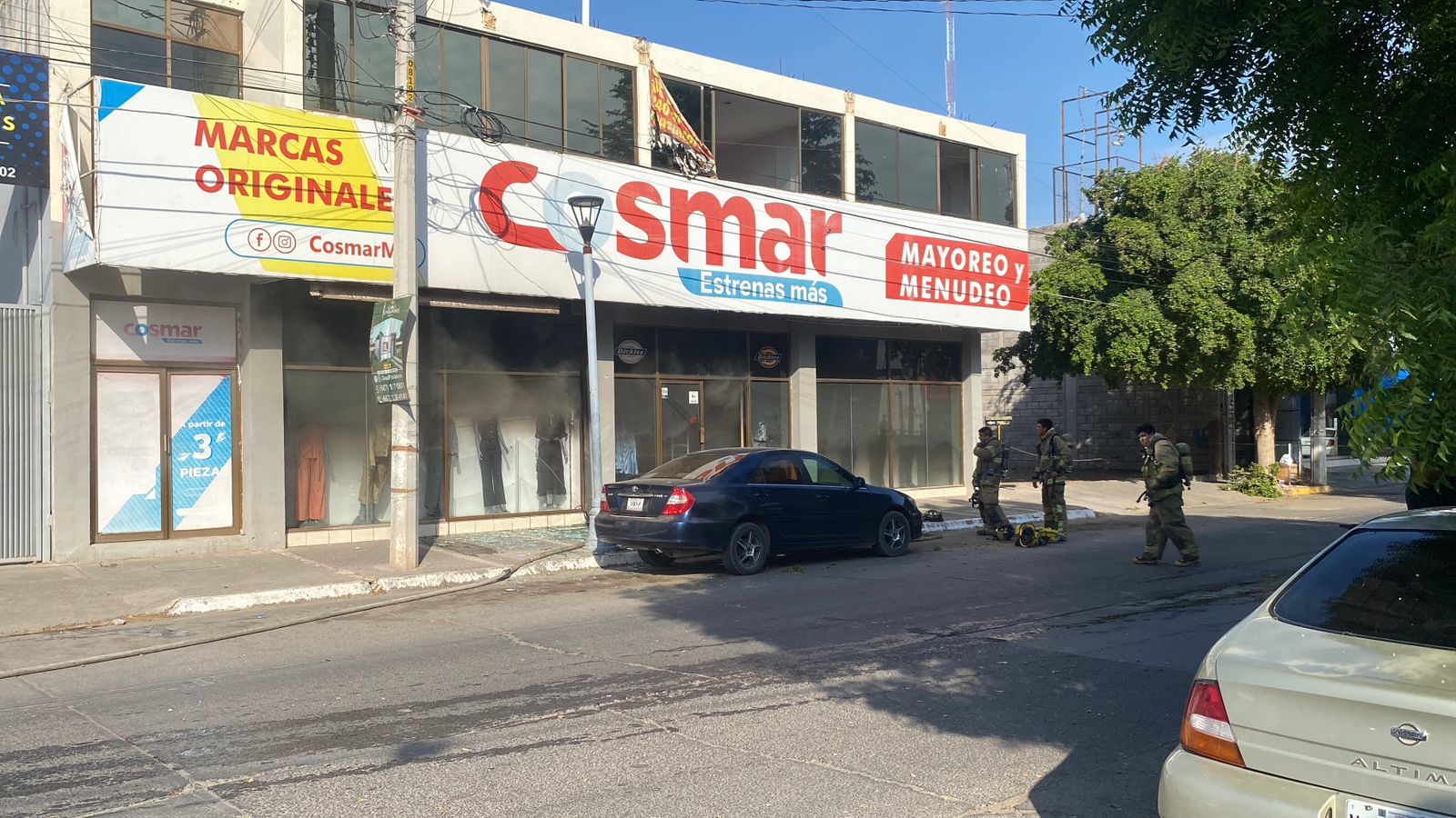 Incendio consume tienda de ropa en el Centro de Guasave