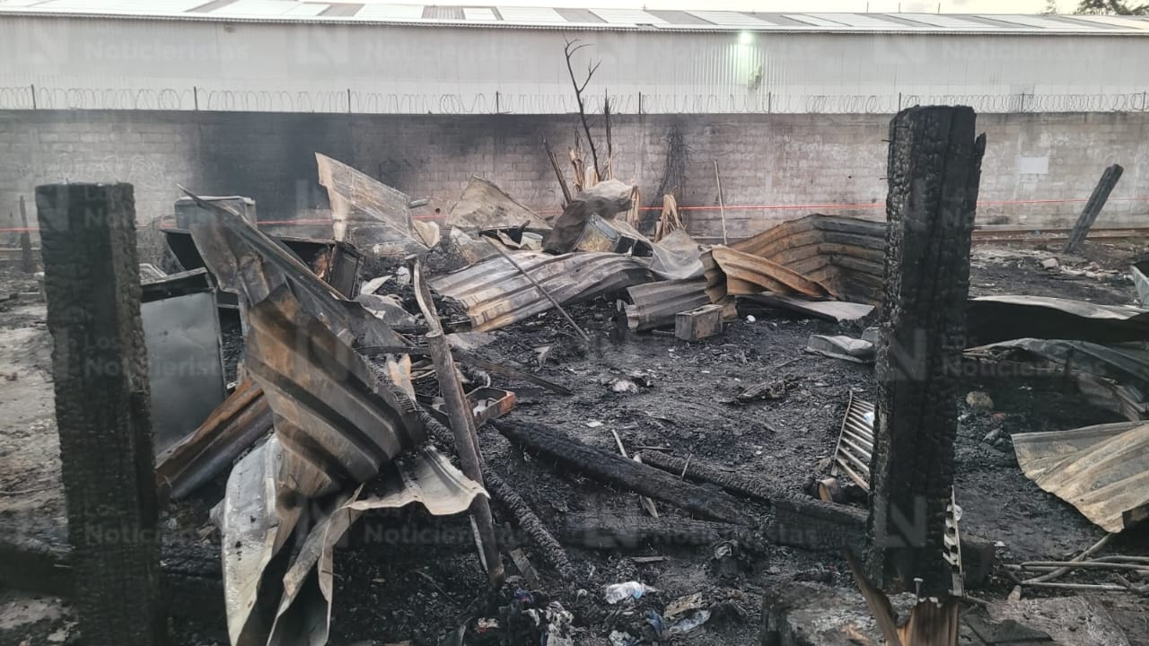 Familias pierden todo en incendio registrado en Casa Redonda, Mazatlán