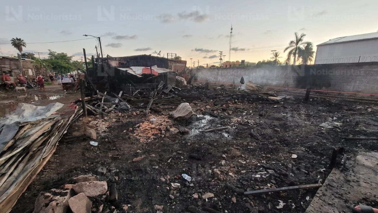 Familias pierden todo en incendio registrado en Casa Redonda, Mazatlán