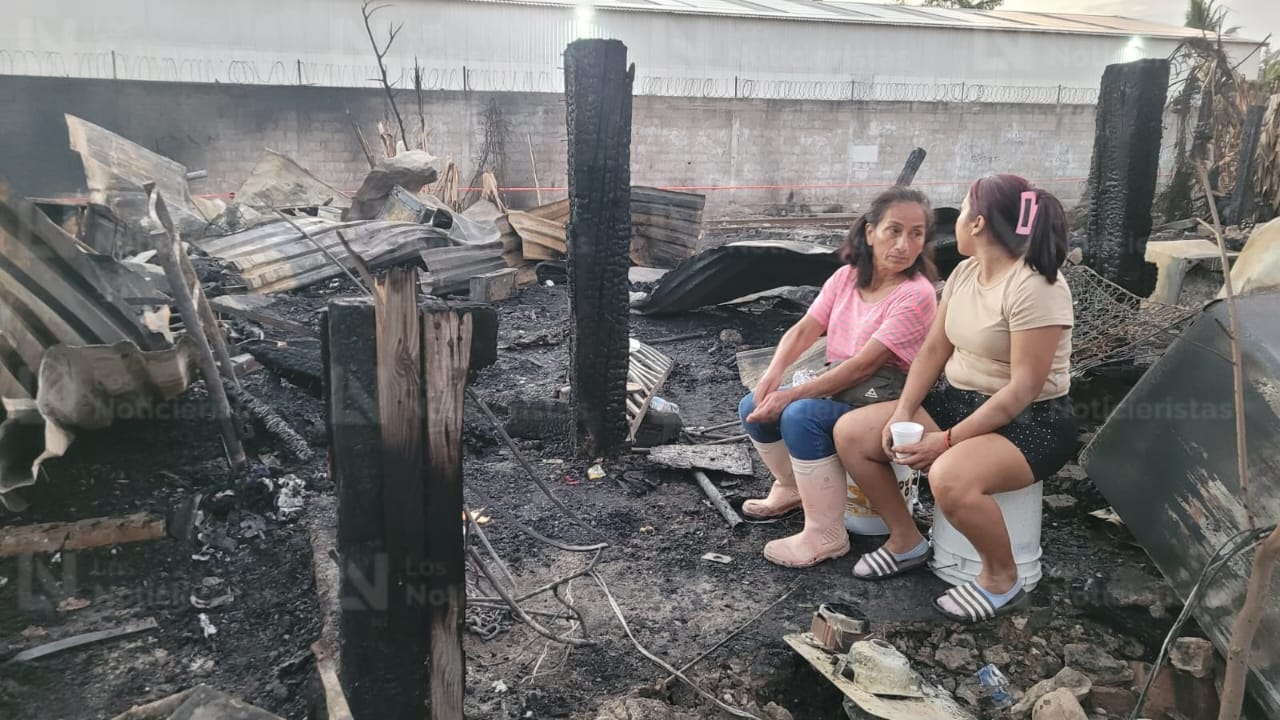 Familias pierden todo en incendio registrado en Casa Redonda, Mazatlán