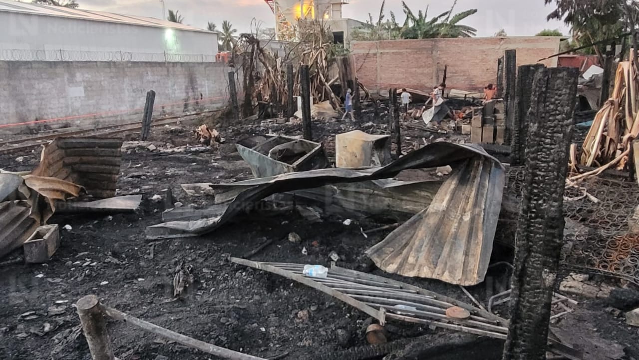 Familias pierden todo en incendio registrado en Casa Redonda, Mazatlán