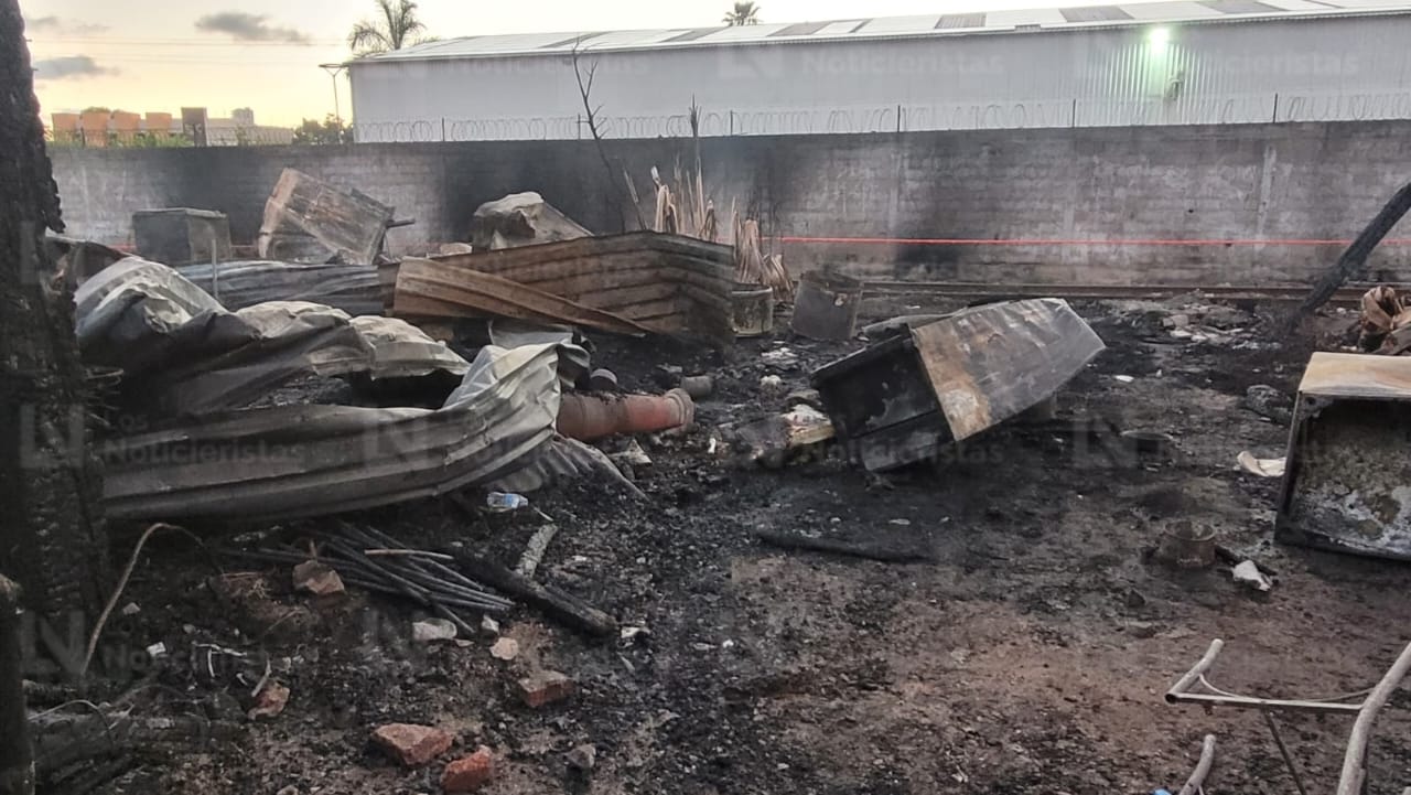 Familias pierden todo en incendio registrado en Casa Redonda, Mazatlán
