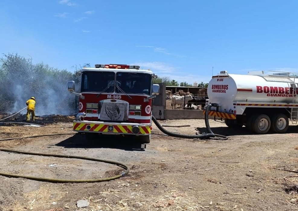 Incendio en Guamúchil por quema de basura