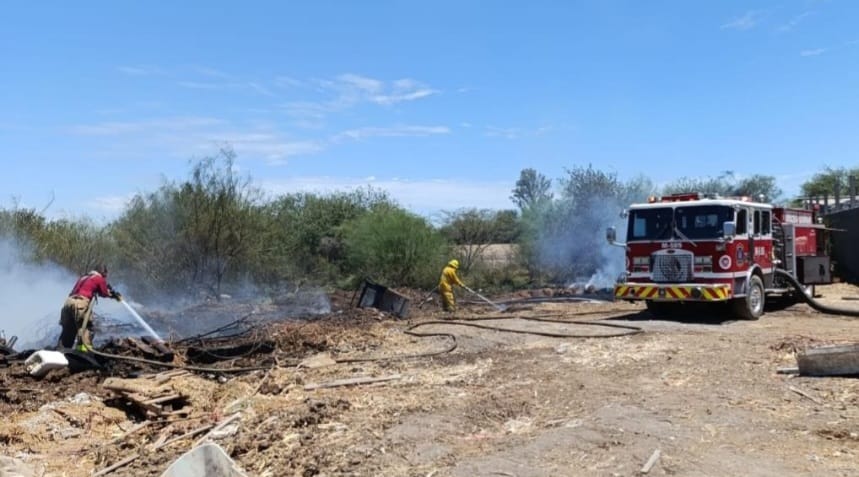 Incendio en Guamúchil por quema de basura
