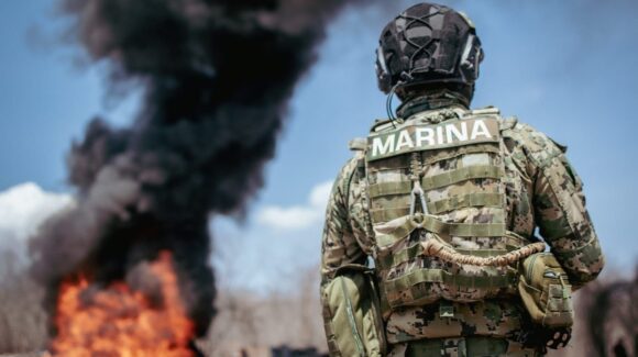 Incineran narcóticos, máquinas tragamonedas y chalecos en Sinaloa; evitan la venta de más de 100 mil dosis de droga