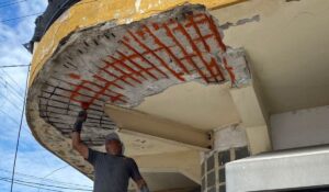 Dan mantenimiento a Mercado Municipal Pino Suárez, en Mazatlán