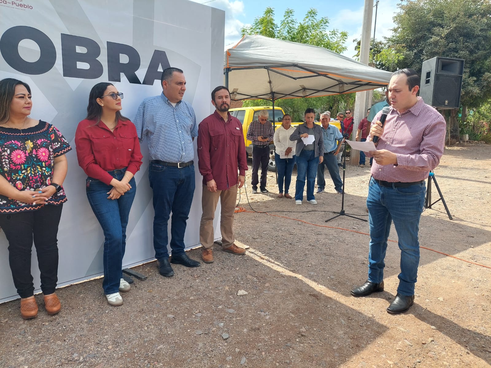 Inician obras de techos y pisos firmes en Salvador Alvarado