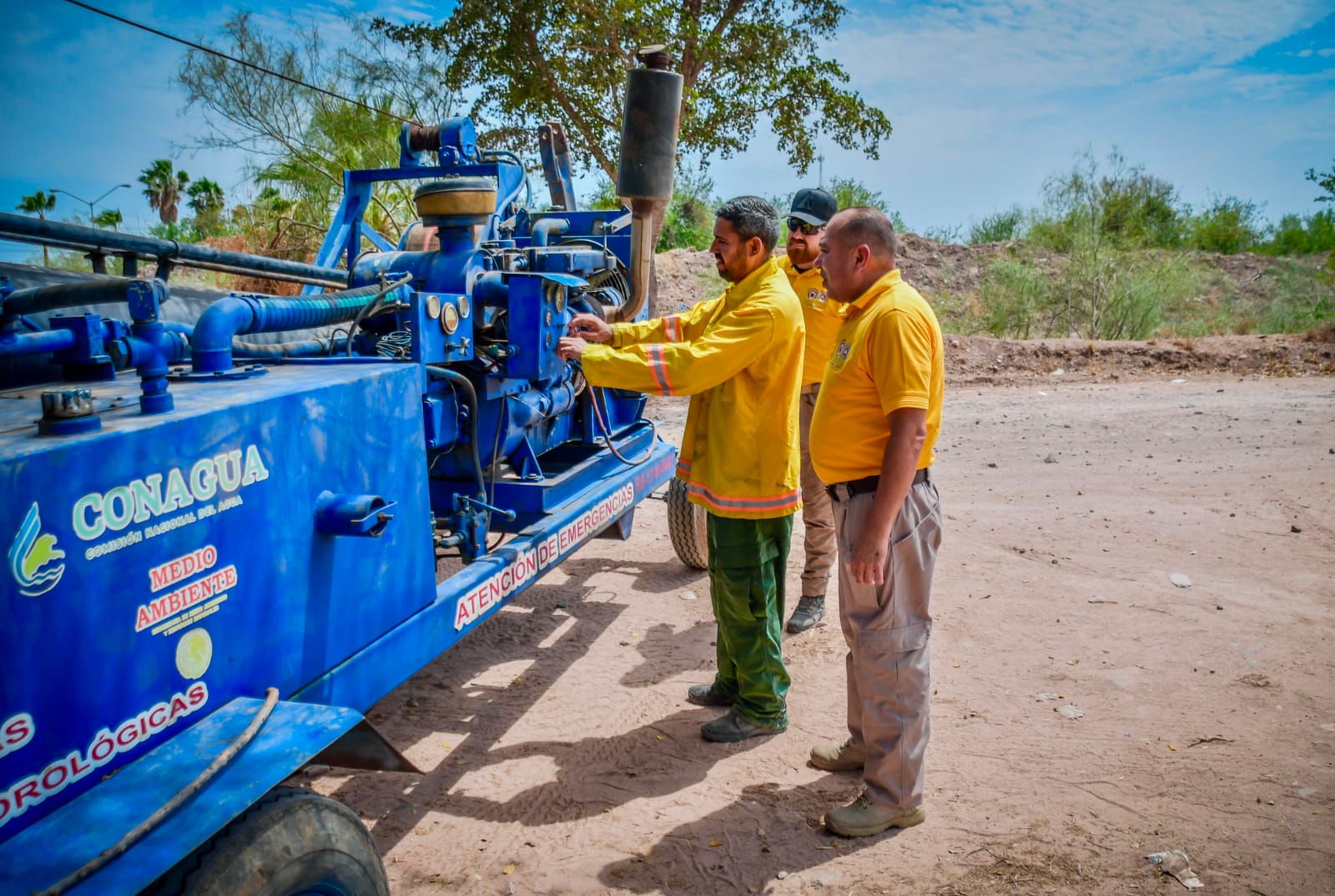 Instalan equipos de bombeo en la colonia Las Garzas en la ciudad de Guamúchil