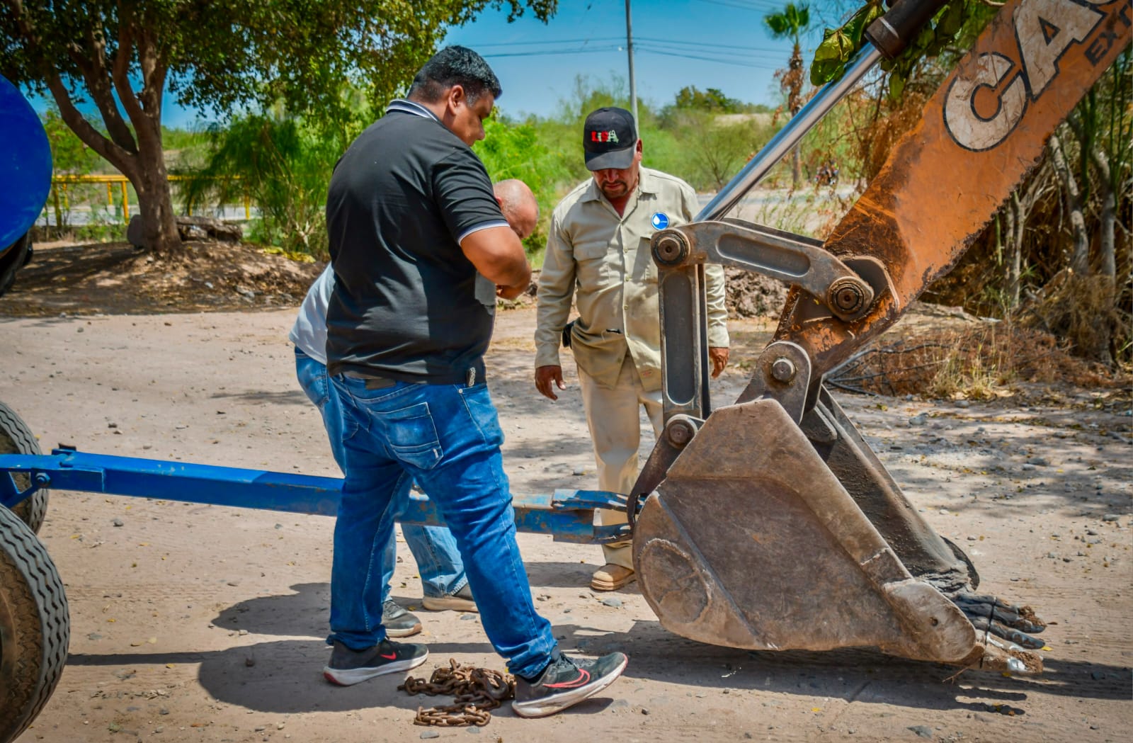 Instalan equipos de bombeo en la colonia Las Garzas en la ciudad de Guamúchil
