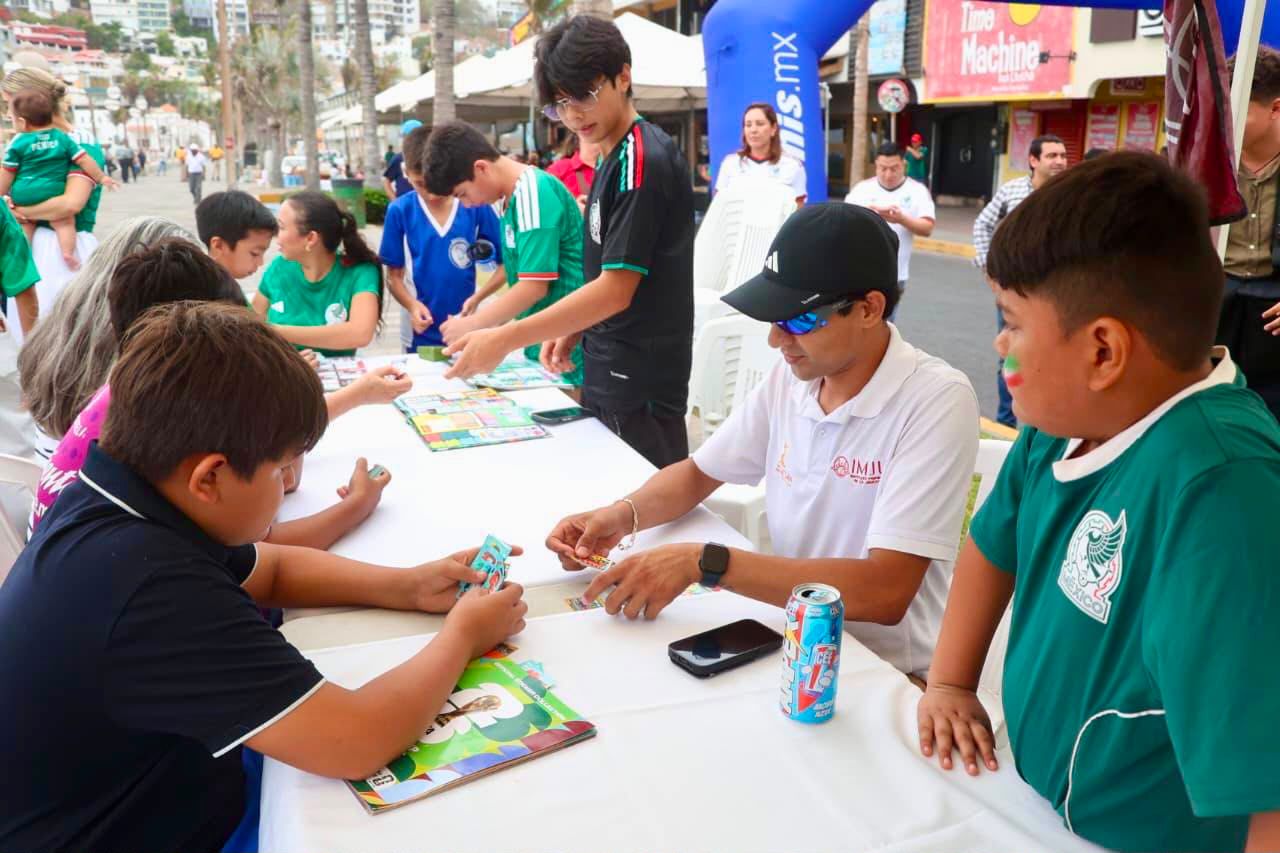 Intercambio de estampitas en Mazatlán