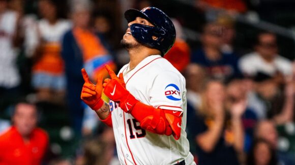 El mexicano Isaac Paredes llega a los 100 home runs en las Grandes Ligas