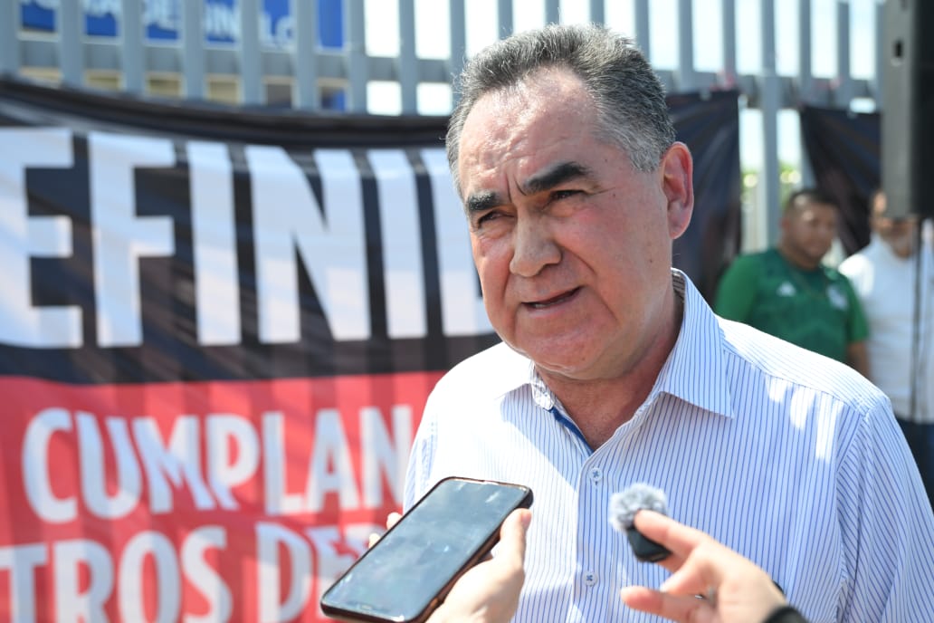Jesús Madueña Molina hace presencia en paro laboral de la UAS