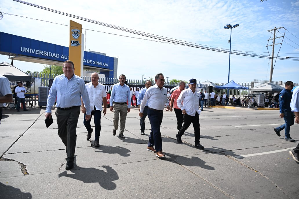 Jesús Madueña Molina hace presencia en paro laboral de la UAS