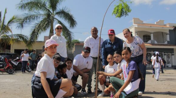 ¡Niñas y niños pasan a la acción! Arborizan avenida en Rosario, Sinaloa, para construir un municipio más verde