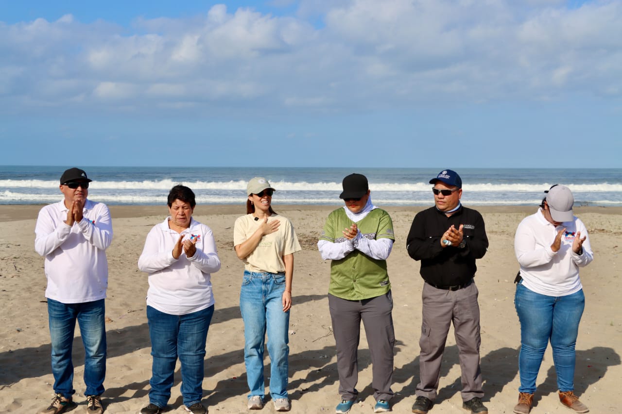 Jornada de limpieza en El Rosario, Sin.