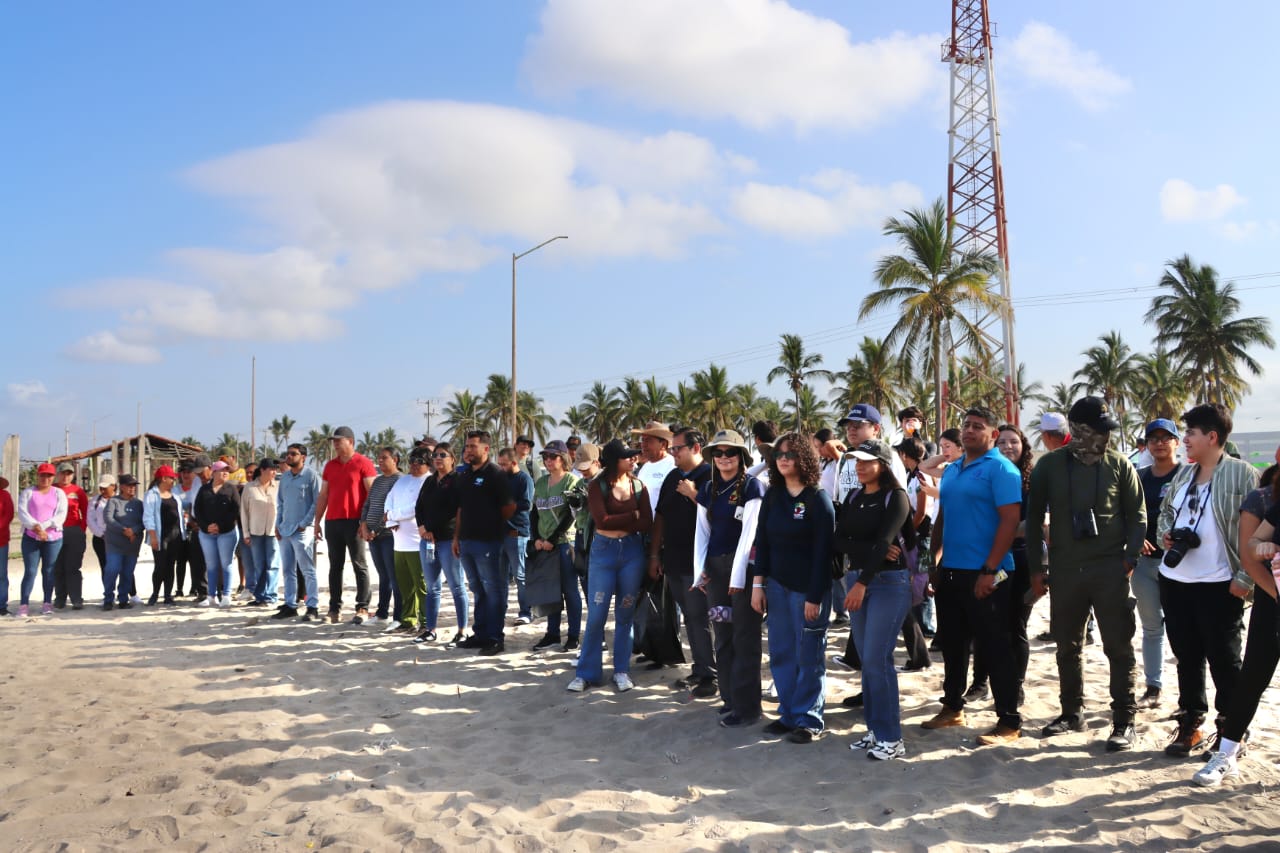 Jornada de limpieza en El Rosario, Sin.