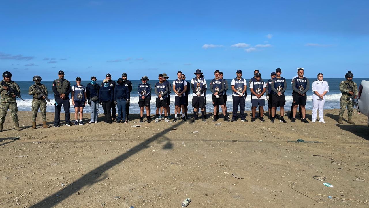 Jornada de limpieza en playa Delfines, en Mazatlán