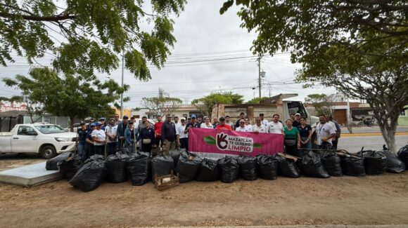 ¡Retiran 280 costales! Vecinos y Jumapam libran batalla contra la basura y los mosquitos en Mazatlán, Sinaloa