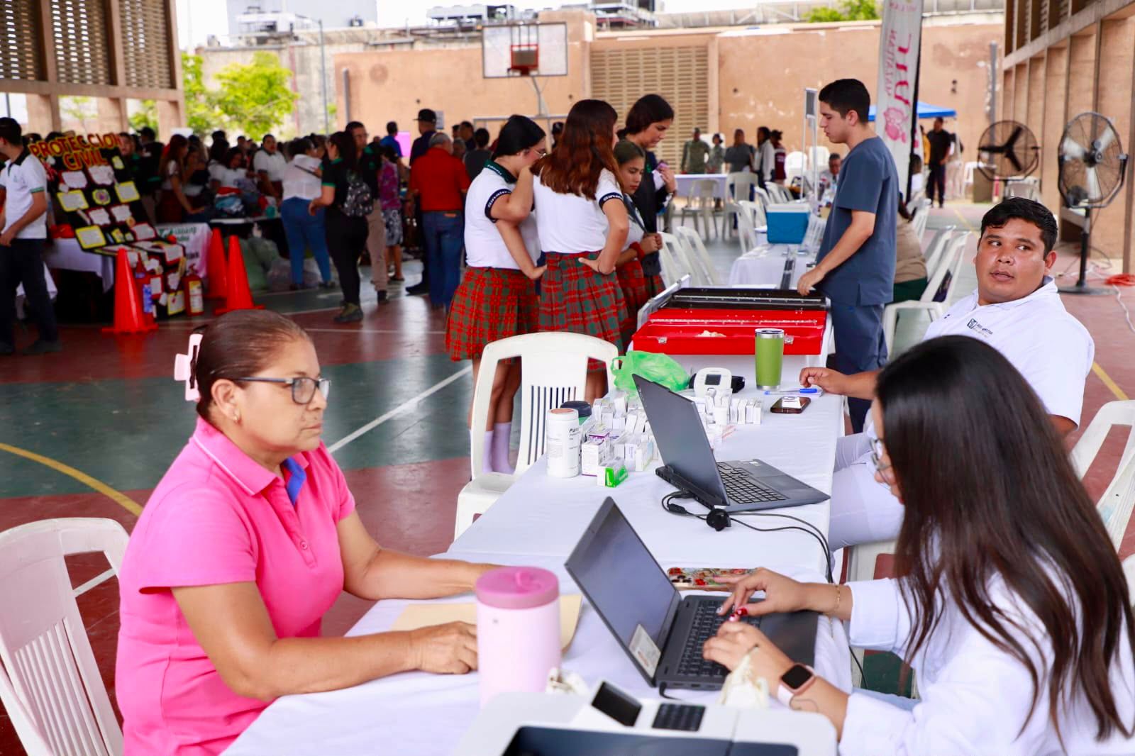 Jornadas de la Paz acercan servicios gratuitos a familias de Urías, en Mazatlán
