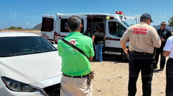 Policía Turística rescata a un joven de morir ahogado en la playa El Maviri, en Ahome, Sinaloa