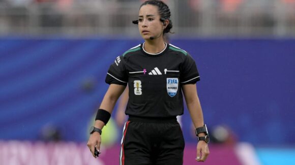La árbitra Katia Itzel García es la primera mexicana en dirigir en un Mundial varonil