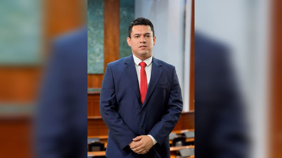 kristiam alexis espinoza solicita licencia indefinida