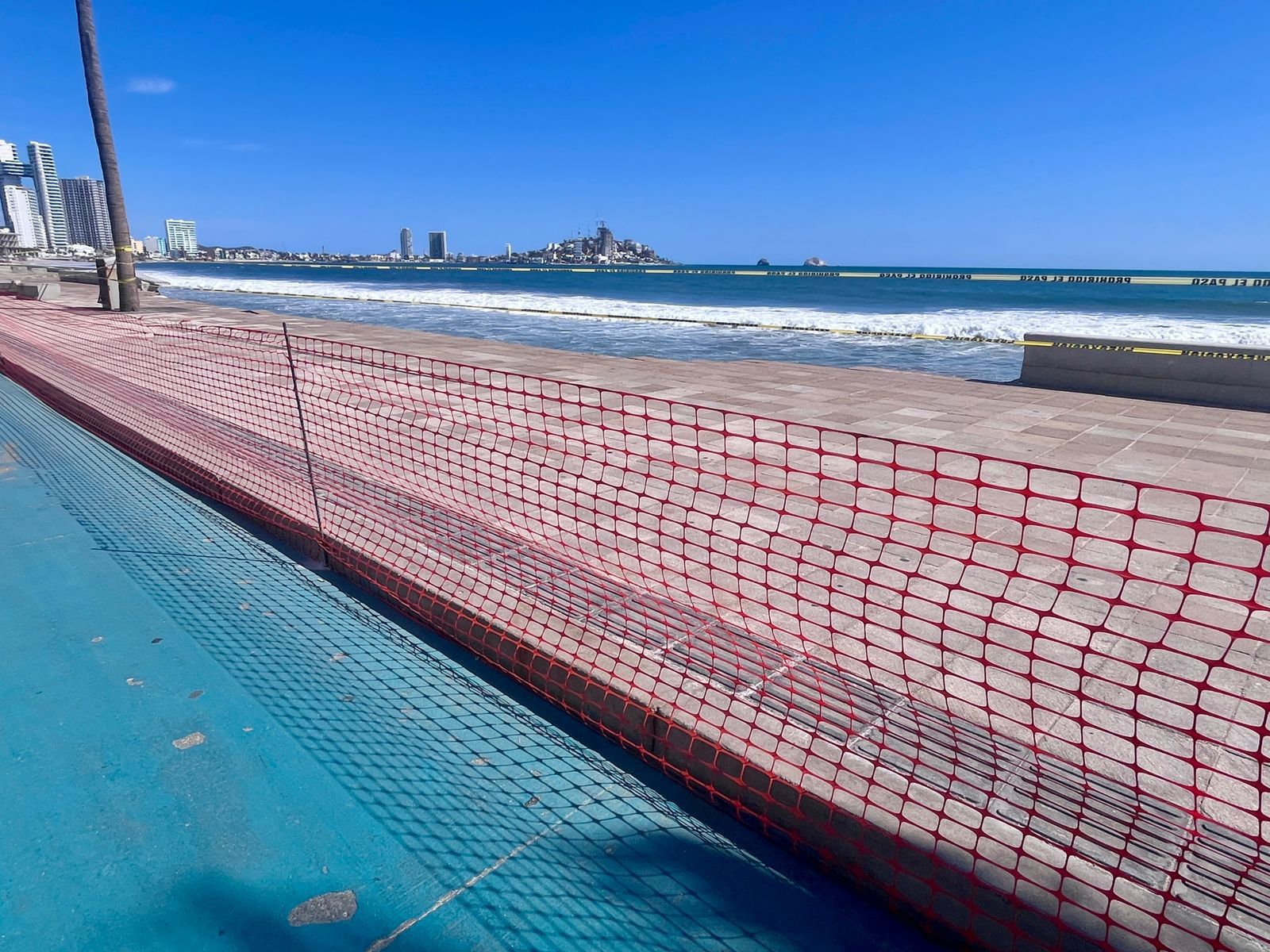 Labores de reparación tras deslave en el Malecón de Mazatlán