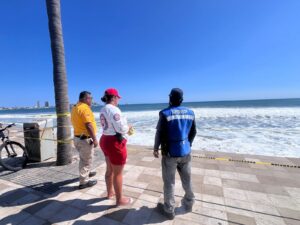 Labores de reparación tras deslave en el Malecón de Mazatlán